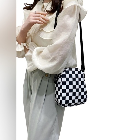Mini Two Tone Checkered Pattern Square
Bag Lightweight Fashion - Picture 2 of 7